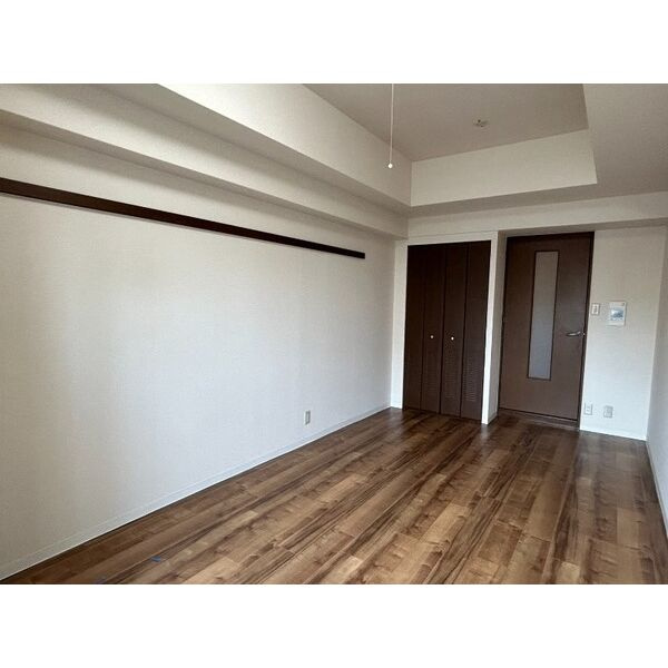 新大阪セレニテの洋室