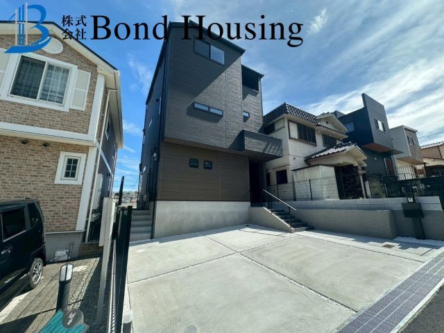 「お車並列2台可」「眺望良好」 南多聞台 限定1棟の前面道路含む現地写真