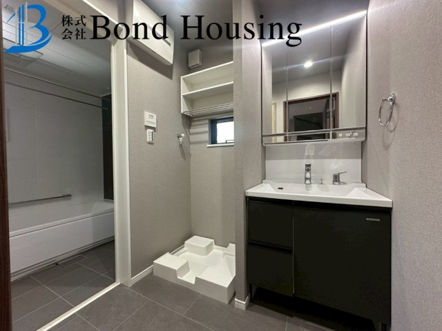 「お車並列2台可」「眺望良好」 南多聞台 限定1棟の独立洗面台