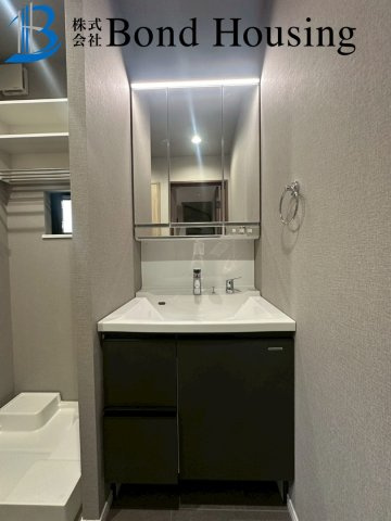 「お車並列2台可」「眺望良好」 南多聞台 限定1棟の独立洗面台