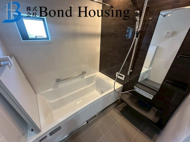 「お車並列2台可」「眺望良好」 南多聞台 限定1棟の浴室