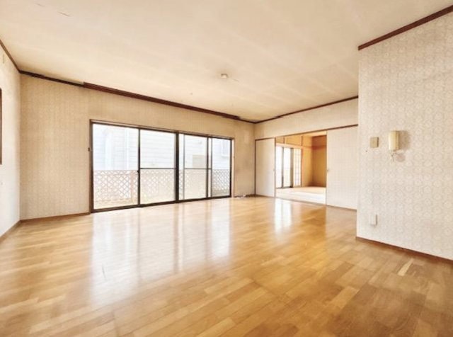 【居間・リビング】 | 白岡市彦兵衛1期　中古戸建