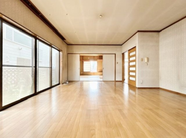 【居間・リビング】 | 白岡市彦兵衛1期　中古戸建