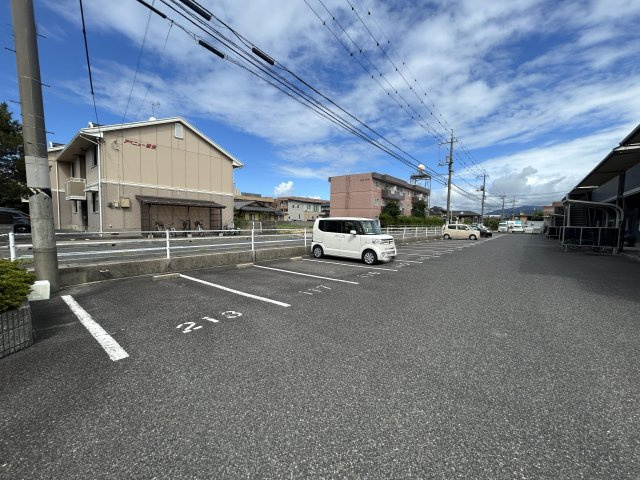 インペリアル　C棟の駐車場