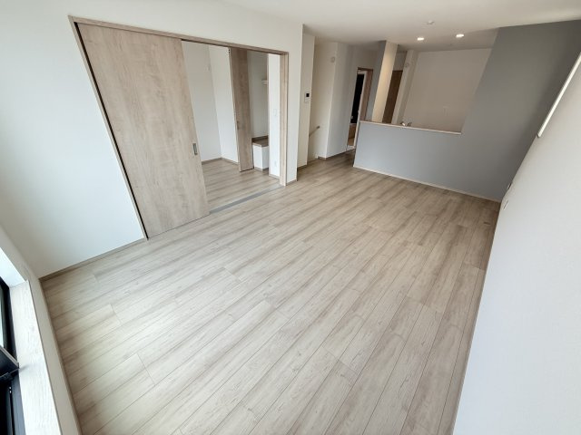 東区菩提町2丁　新築一戸建ての居間・リビング