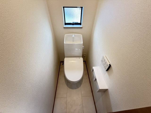 東区菩提町2丁　新築一戸建てのトイレ