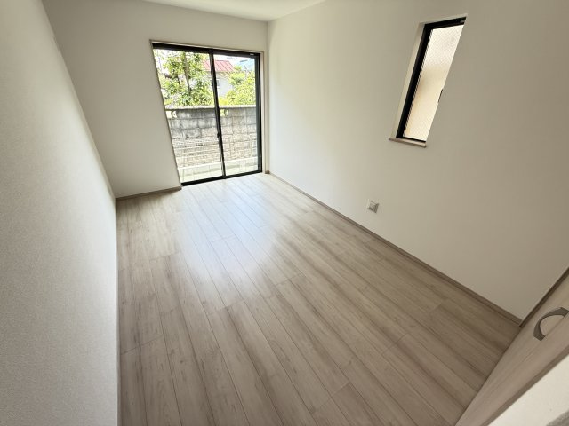 東区菩提町2丁　新築一戸建ての洋室