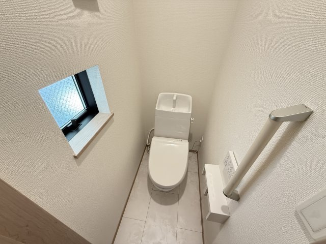 東区菩提町2丁　新築一戸建てのトイレ