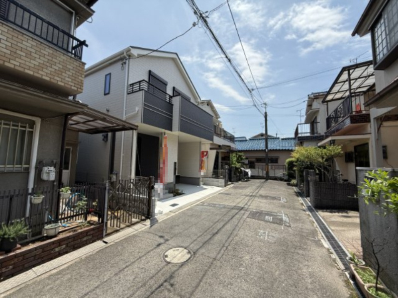 東区菩提町2丁　新築一戸建ての前面道路含む現地写真