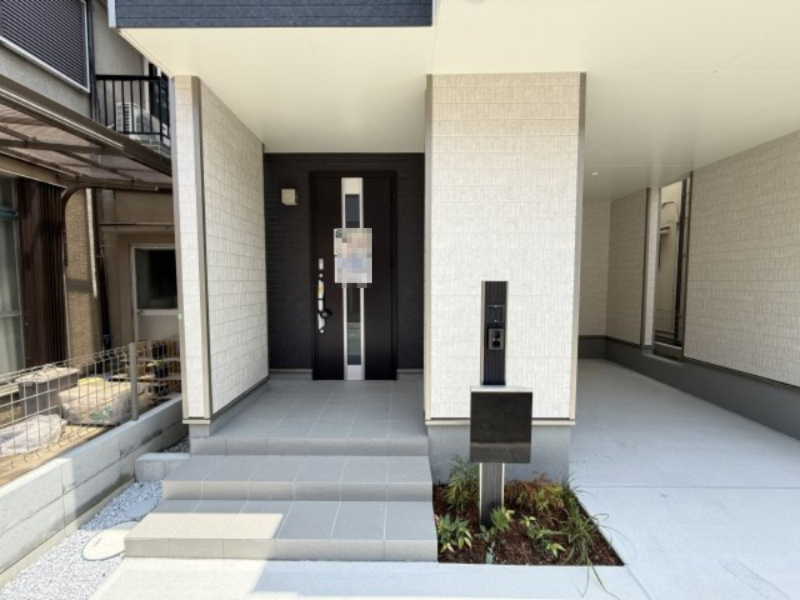 東区菩提町2丁　新築一戸建てのエントランス