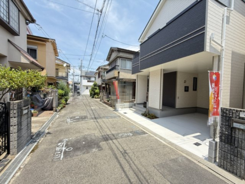 東区菩提町2丁　新築一戸建ての前面道路含む現地写真