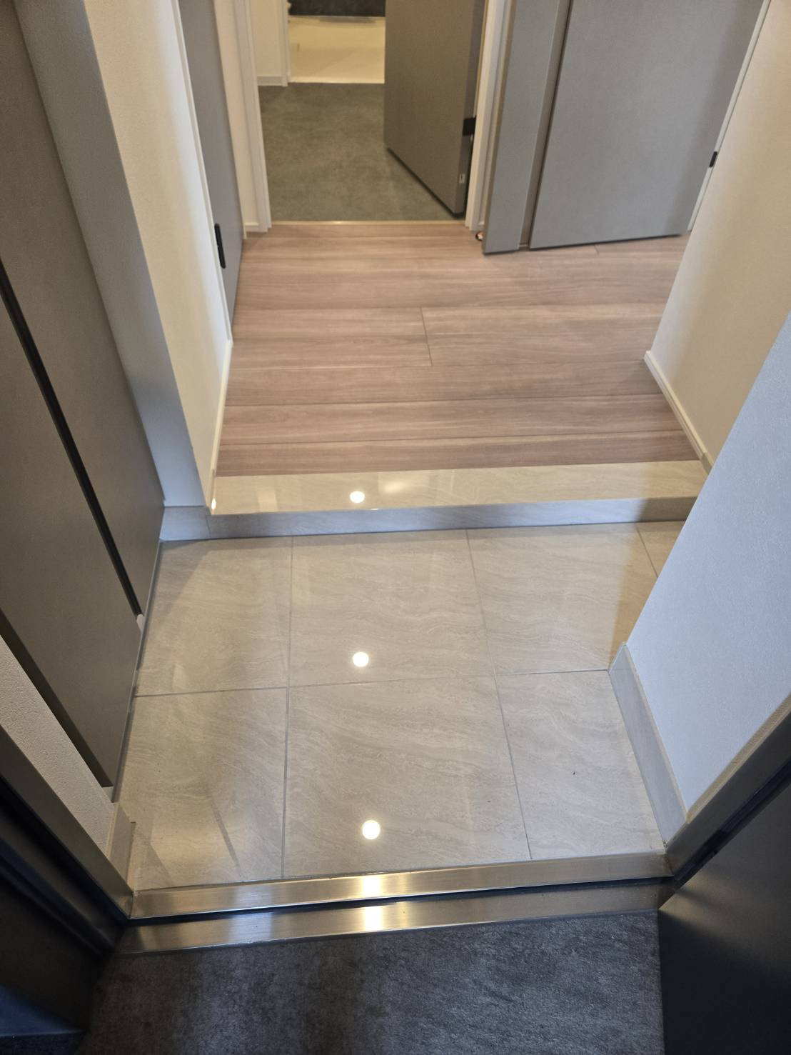 オープンブルーム入谷Eastの玄関