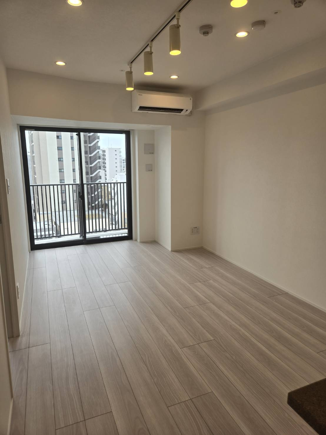 オープンブルーム入谷Eastの居間・リビング