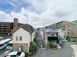 【展望】 | 眼前に広がる空の雄大さと、このお部屋の自慢の一つである「眺望」をご覧ください。毎日、この景色を独り占めできる新生活に夢が広がります。～即日のご見学可能～　お問合せはお気軽にどうぞ。