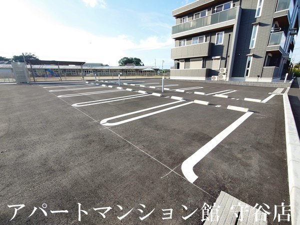 E’clat（エクラ）の駐車場