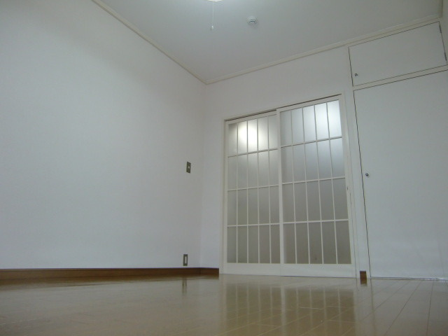 リバーサイドの洋室