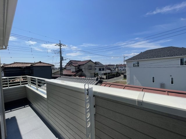 【新築戸建】高崎市浜尻町4期のバルコニー|利点が多いワイドバルコニー♪花壇を置いてミニガーデン、気分転換に夜はテーブルを置いてディナーもいいですね♪広いので洗濯物も沢山干せます。