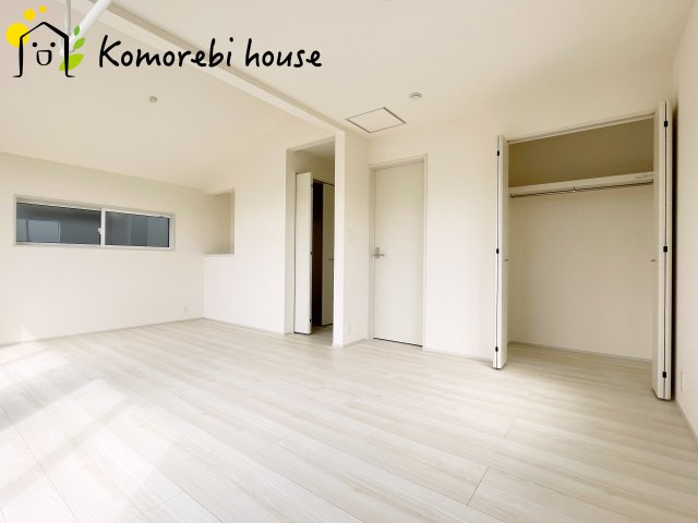 北本市西高尾2丁目　新築一戸建て　ブルーミングガーデン　02の寝室|広くて明るい寝室