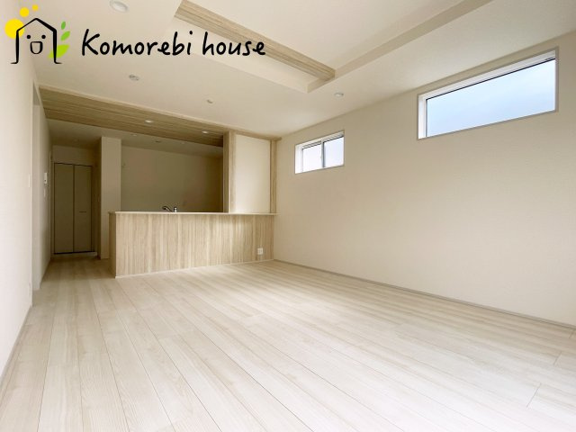 北本市西高尾2丁目　新築一戸建て　ブルーミングガーデン　02の居間・リビング|おしゃれなリビングです