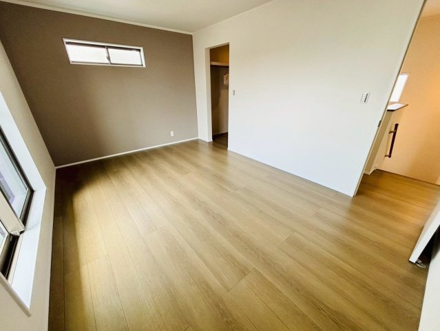 ダイマルタウン　大垣市寿町第１　全５区画分譲の寝室|全居室に大型収納を設置。高性能な断熱材で丸ごと覆った高気密・高断熱の家で、夏も冬も快適に過ごせます。