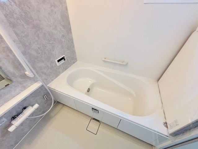 ダイマルタウン　大垣市寿町第１　全５区画分譲の浴室|高断熱浴槽の為、４時間後も湯温低下約2.3度と暖かさを保ちます。暖房乾燥機もあり快適に入浴できます。