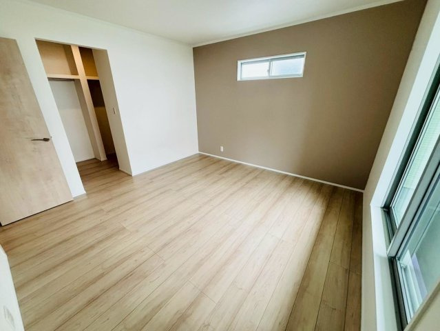 ダイマルタウン　大垣市寿町第１　全５区画分譲の寝室|全居室に大型収納を設置。高性能な断熱材で丸ごと覆った高気密・高断熱の家で、夏も冬も快適に過ごせます。