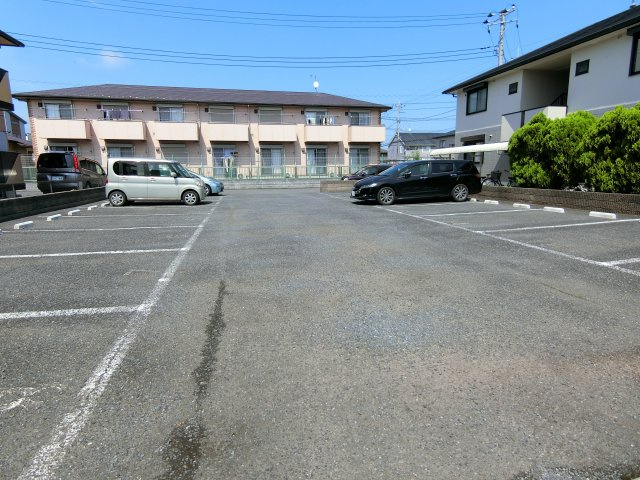 ラ・インテラ・パスＢの駐車場