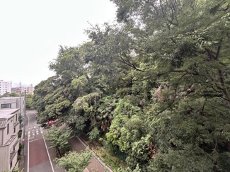 【展望】 | 眼前に広がる空の雄大さと、このお部屋の自慢の一つである「眺望」をご覧ください。毎日、この景色を独り占めできる新生活に夢が広がります。～即日のご見学可能～　お問合せはお気軽にどうぞ。