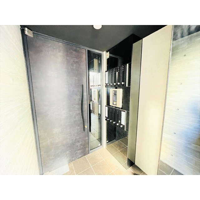 LAPiS Park 四谷三丁目のエントランス|LAPiS Park 四谷三丁目