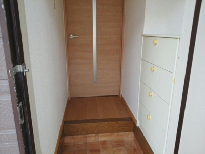 【玄関】 | カーム松本Ｂ | きれいな玄関です