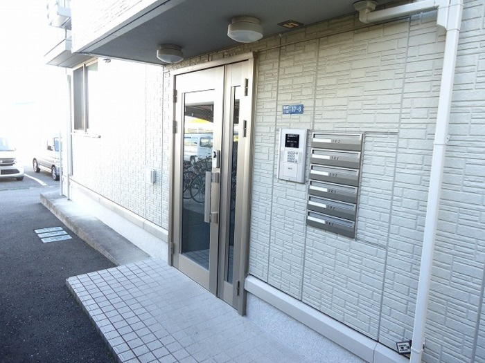 Rakura・ATAGOのエントランス