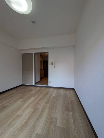 レジャンデールⅡの洋室|明るい洋室です