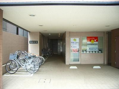 内田ビルのエントランス