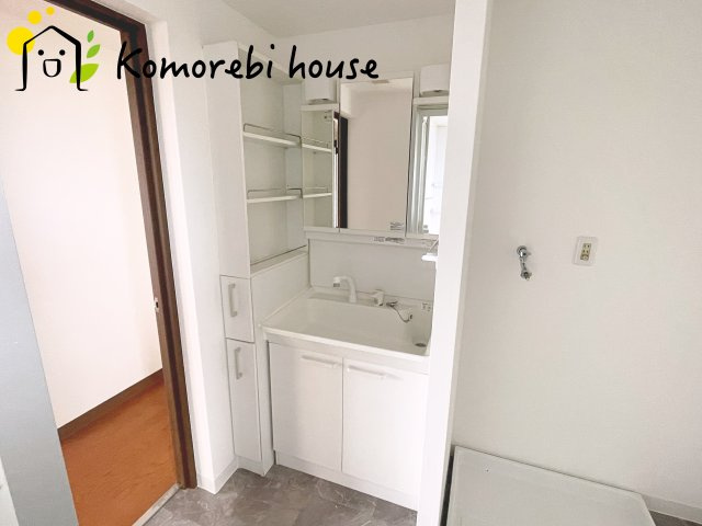 グラン・ドムール北上尾の独立洗面台|独立洗面化粧台が付いています