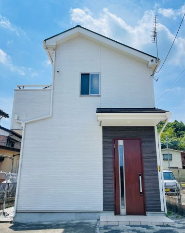 日の出町平井　太陽光発電・蓄電池付 中古戸建の外観|南向きで日当たり良好です！