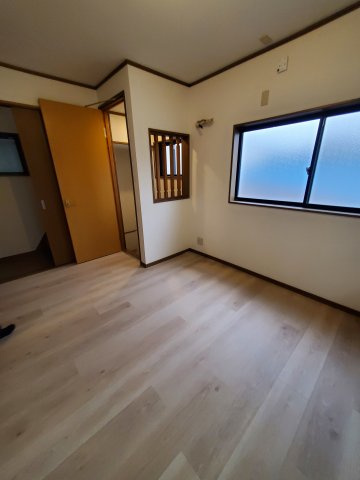 東大阪市長栄寺　中古戸建のキッチン|南向きの窓があり、横が駐車場の為、開放感があります！