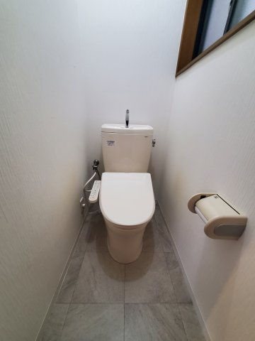 東大阪市長栄寺　中古戸建のトイレ