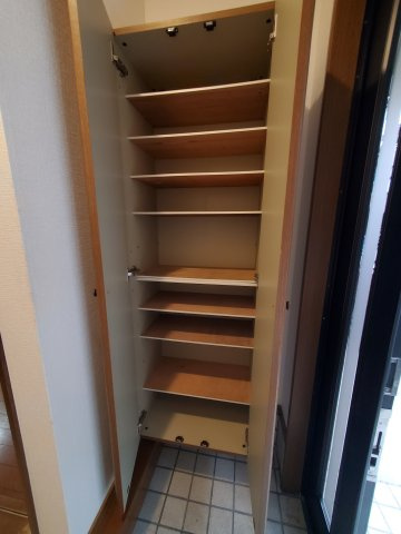 東大阪市長栄寺　中古戸建の収納|シューズボックス