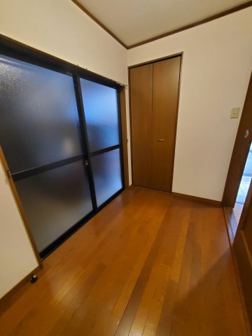 東大阪市長栄寺　中古戸建の洋室