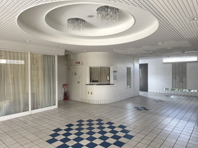 【ロビー】 | サングレール・フェニング | 鳳西こども園まで徒歩２分！小さなお子様のいるご家庭も安心ですね♪