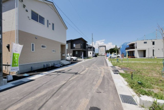 【前面道路含む現地写真】 | 車の往来の少ない前面道路