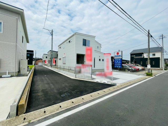 【商談中】ダイマルタウン　羽島郡笠松町北及第７　全３区画分譲の前面道路含む現地写真|前面道路７ｍで駐車も楽々です。