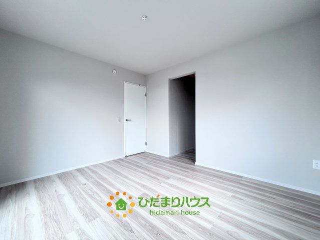 久喜市本町10期　新築一戸建て　01　リガーレの収納|家族全員分のお洋服を収納できるWIC付き。