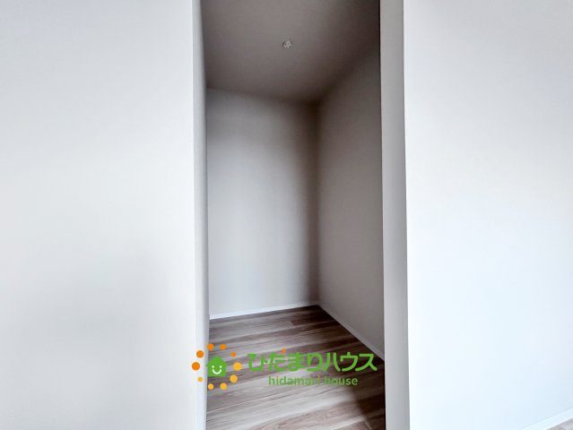 久喜市本町10期　新築一戸建て　01　リガーレの収納|キャリケースなどの場所を取るものもスッキリしまえます。