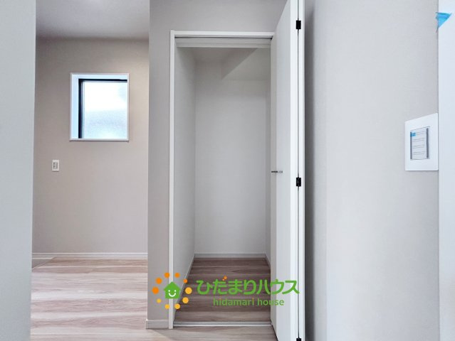 久喜市本町10期　新築一戸建て　01　リガーレの収納|日用品のストックや掃除道具置き場にオススメの階段下収納。