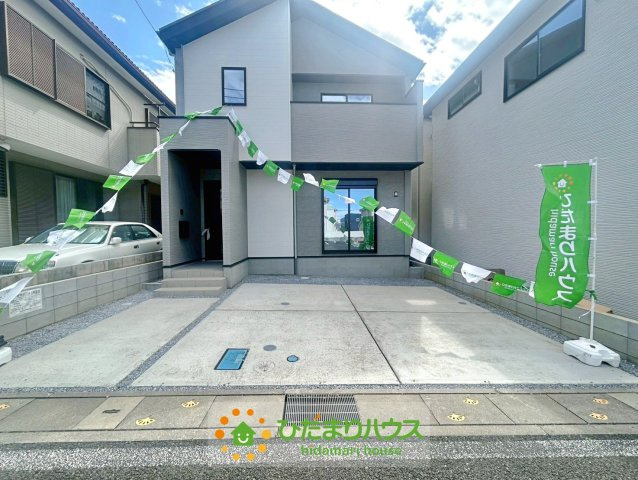 久喜市本町10期　新築一戸建て　01　リガーレの駐車場|ゆとりのある駐車場は2台並列駐車可能です！