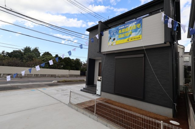 【外観】 | 《仲介手数料無料》岩槻区大字南辻31-2(1号棟)新築一戸建てリーブルガーデン | 撮影日 2025年10月27日 14:20 曇り