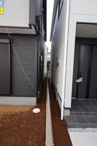 【外観】 | 《仲介手数料無料》岩槻区大字南辻31-2(1号棟)新築一戸建てリーブルガーデン | 撮影日 2025年10月27日 14:20 曇り