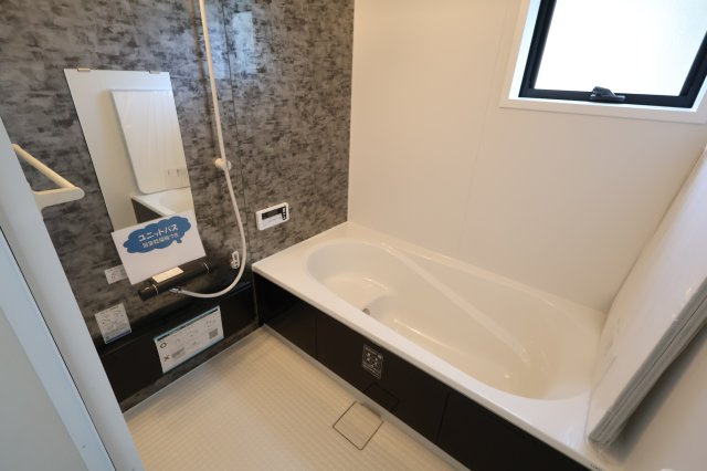 【浴室】 | 《仲介手数料無料》岩槻区大字南辻31-2(1号棟)新築一戸建てリーブルガーデン | 撮影日 2025年10月27日 14:20 曇り