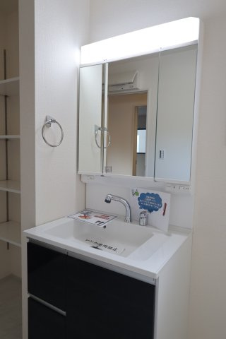 【独立洗面台】 | 《仲介手数料無料》岩槻区大字南辻31-2(1号棟)新築一戸建てリーブルガーデン | 撮影日 2025年10月27日 14:20 曇り